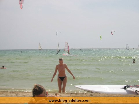 femme à la plage